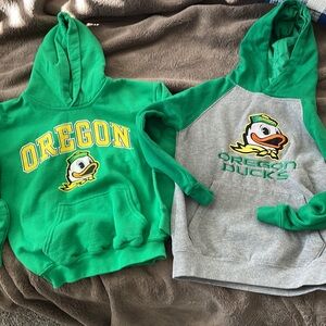 Two kids Oregon Ducks sweatshirts